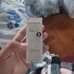 Impress white toenails